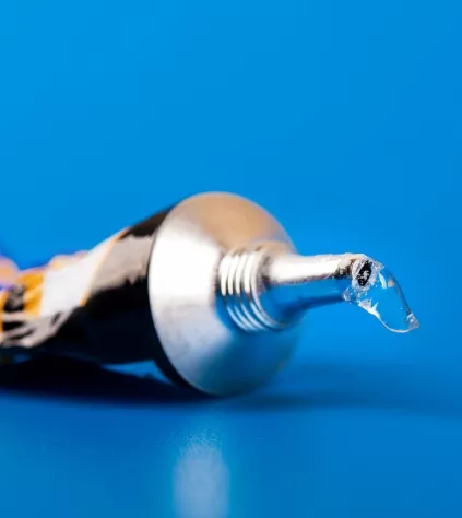 kwas octowy w produkcji klejów, olejów i smarów